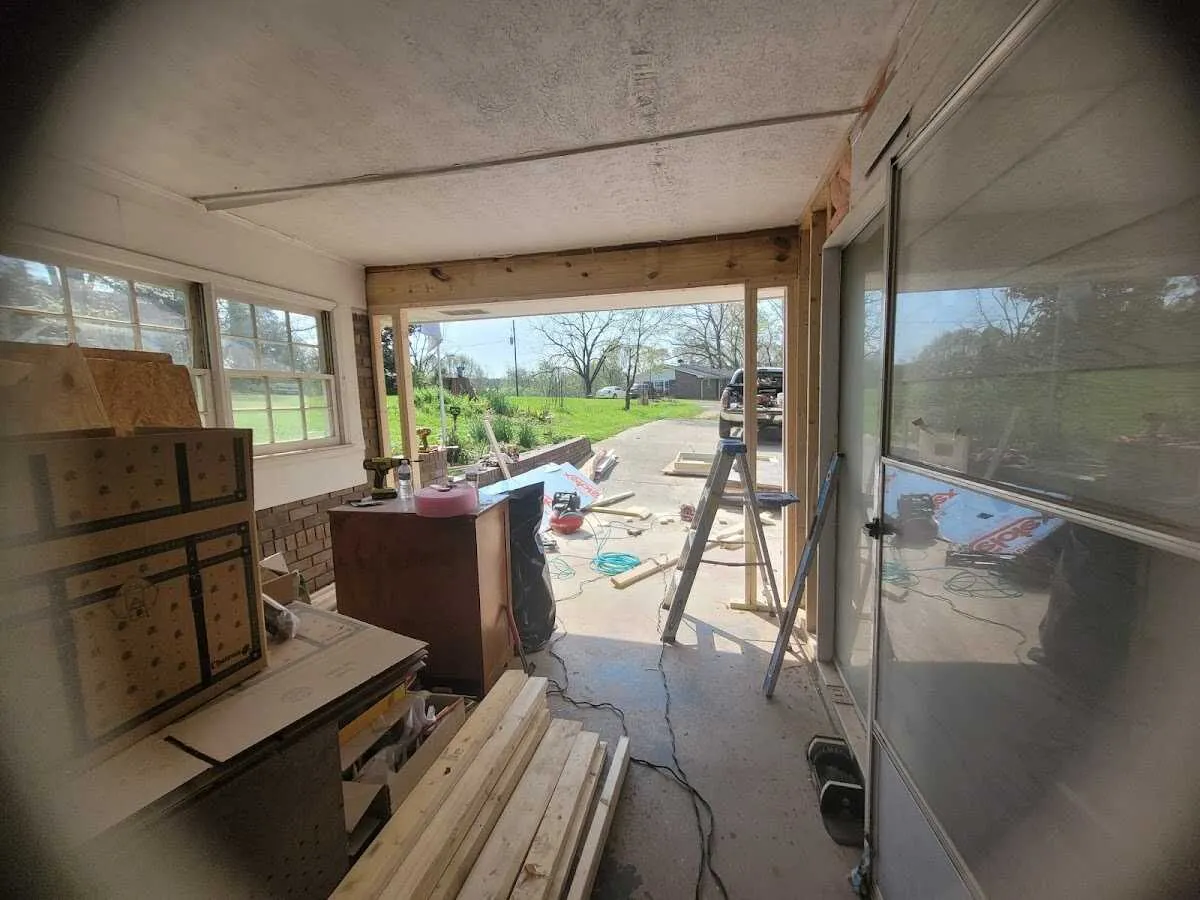 Air movers and dehumidifier for Drying & Dehumidification in Johnstown